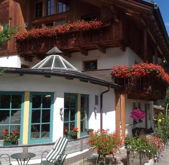 Majatalo Garni Pineta