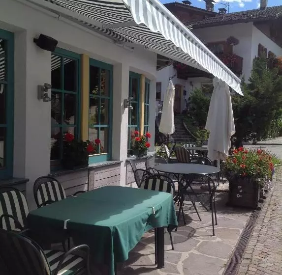 Majatalo Garni Pineta