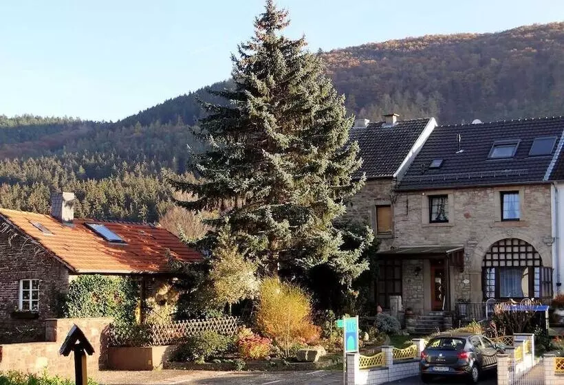 Majatalo Gästehaus Burg Molbach