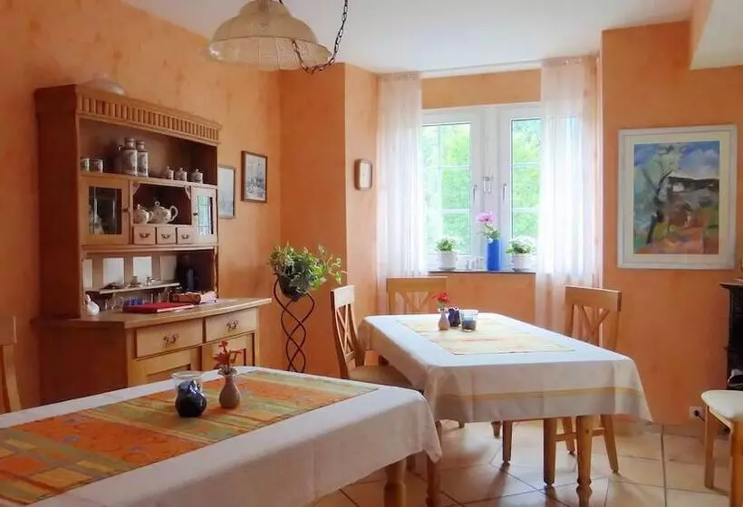 Majatalo Gästehaus Burg Molbach