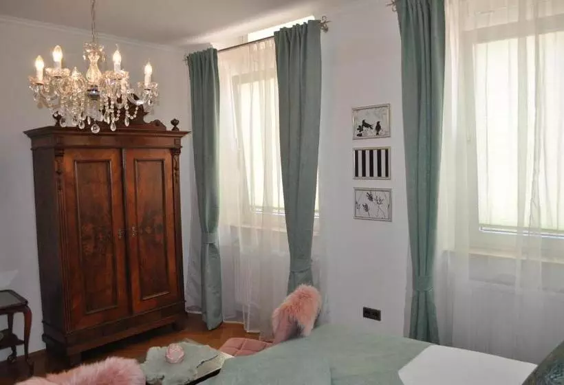 Majatalo Hofgarten Rosa