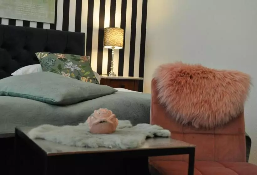 Majatalo Hofgarten Rosa