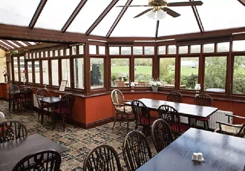 Hostal Square & Compass