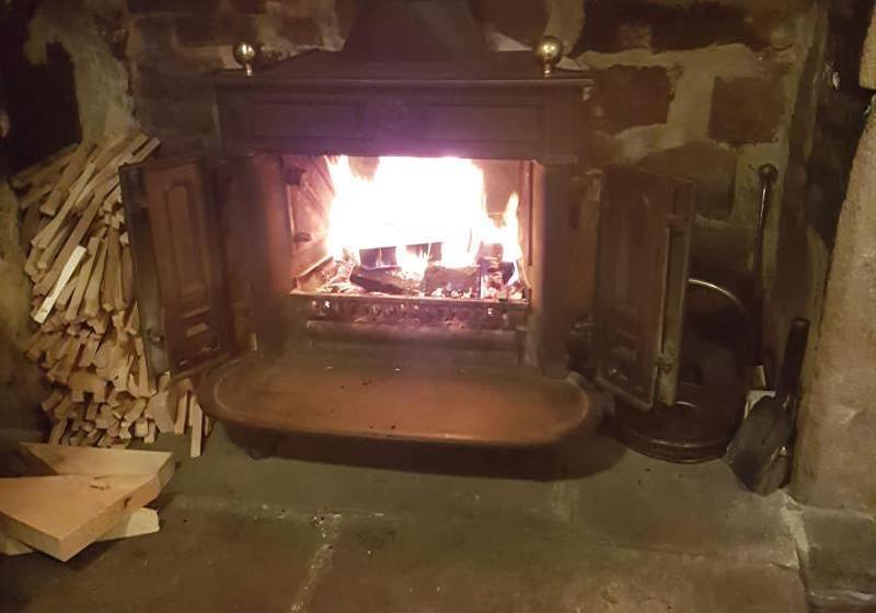 簡易ホテル Square & Compass