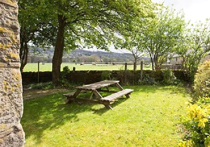 簡易ホテル Square & Compass