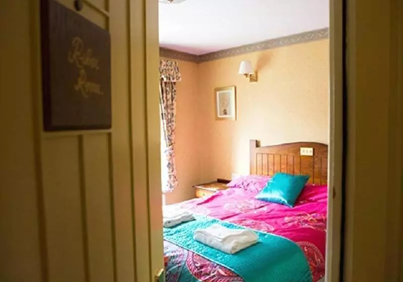 Hostal Square & Compass