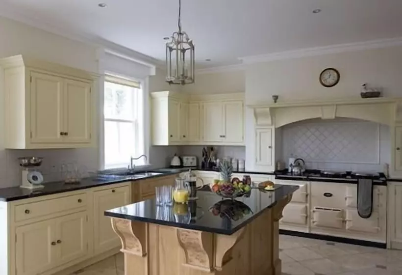 West Longridge Manor B&b