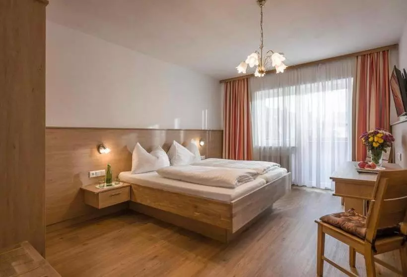 Retkeilymaja Restaurant Gradlwirt