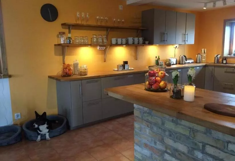 Aamiaismajoitus (B&B) Flyingehus Gårdshotell