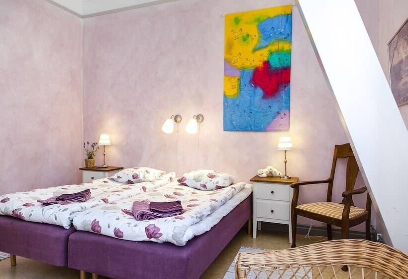 تختخواب و صبحانه Kullagården