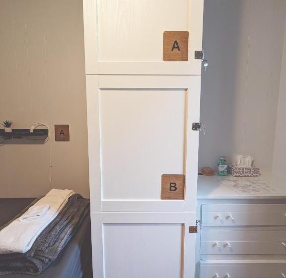 فندق صغير Auberge De La Rive De Charlevoix   Auberge De Jeunesse Familiale Pour Voyageurs De Tous âges