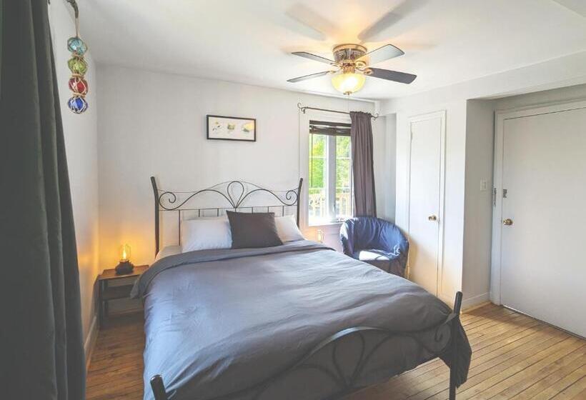 فندق صغير Auberge De La Rive De Charlevoix   Auberge De Jeunesse Familiale Pour Voyageurs De Tous âges