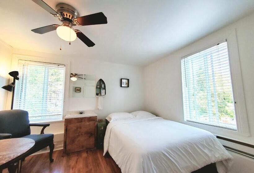 הוסטל Auberge De La Rive De Charlevoix   Auberge De Jeunesse Familiale Pour Voyageurs De Tous âges