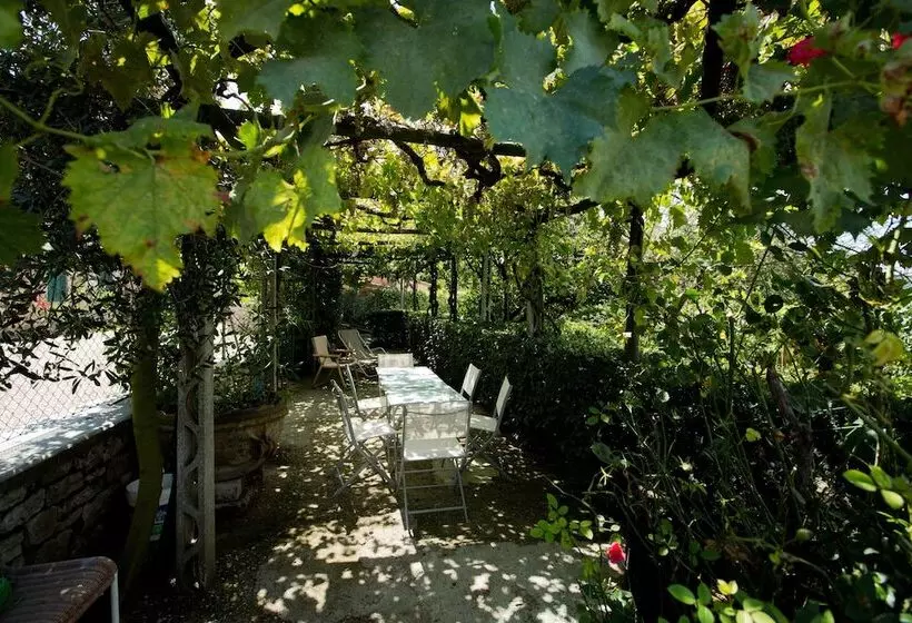 Hotelli Agriturismo Podere Acqualoreto