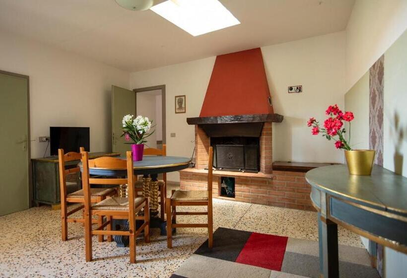 فندق Agriturismo Podere Acqualoreto