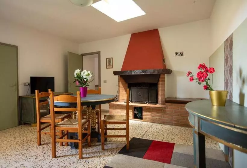 Hotelli Agriturismo Podere Acqualoreto