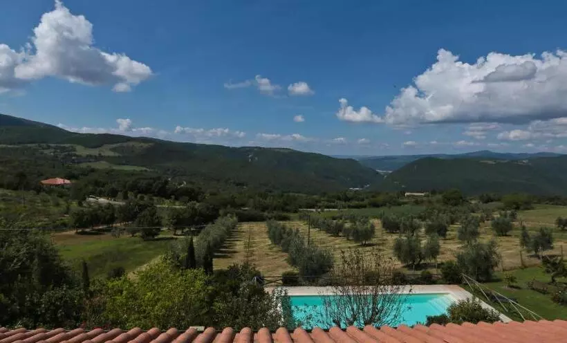 Hotelli Agriturismo Podere Acqualoreto