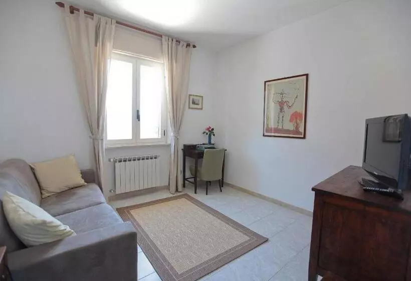 Hotelli Agriturismo Podere Acqualoreto