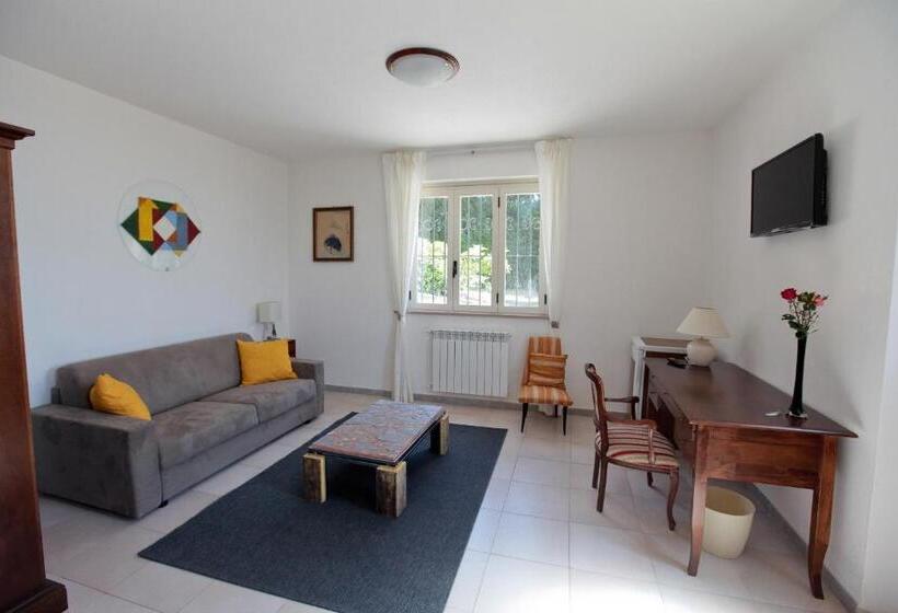 فندق Agriturismo Podere Acqualoreto