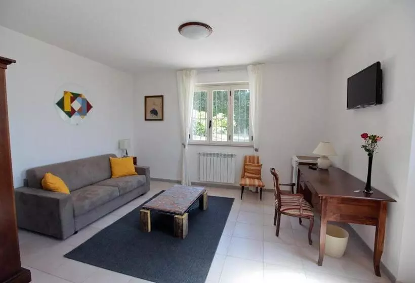 Hotelli Agriturismo Podere Acqualoreto