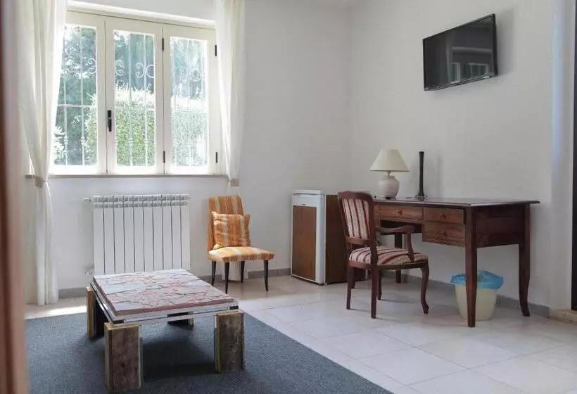 Hotelli Agriturismo Podere Acqualoreto