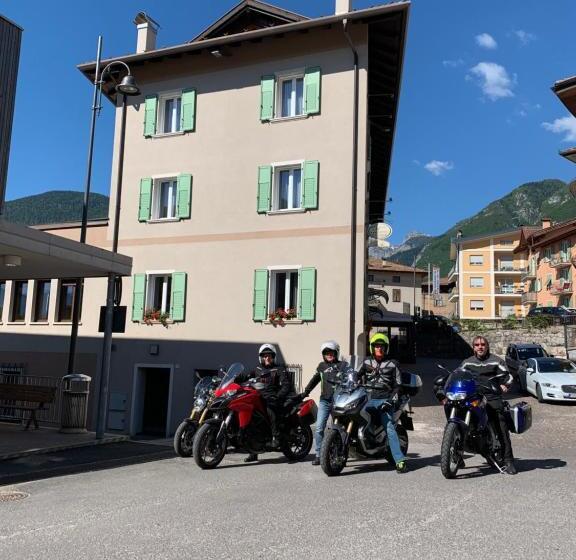 Отель Albergo Tuenno