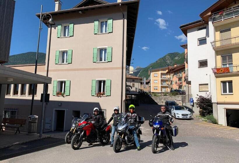 Отель Albergo Tuenno