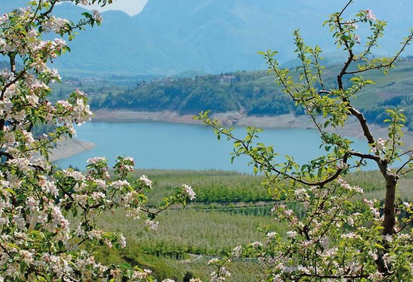 Отель Albergo Tuenno