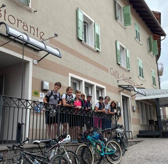 Отель Albergo Tuenno