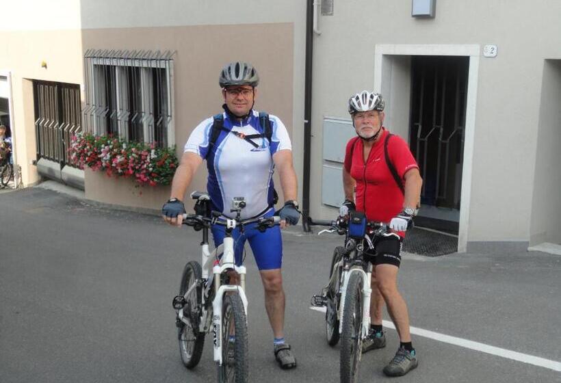 Отель Albergo Tuenno