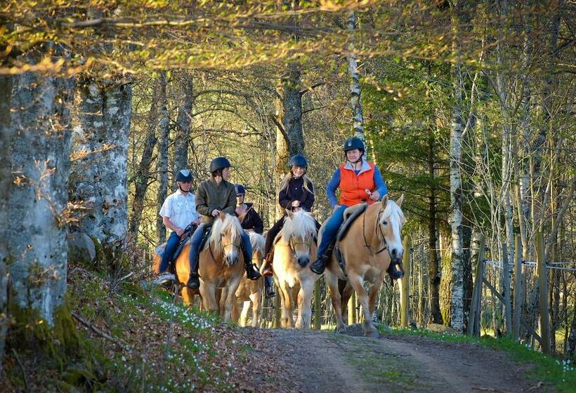 Hotelli Bjorsbo Forest & Lake Hideaways