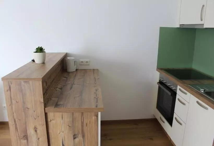 Hotelli Gasthof S'schatzkastl