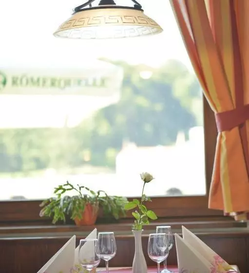 Hotelli Gasthof S'schatzkastl