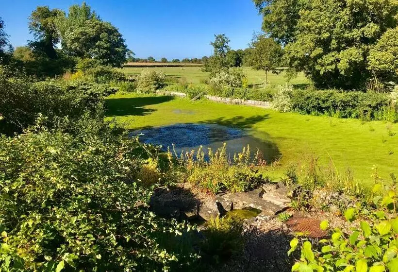 هتل Lakeside Town Farm