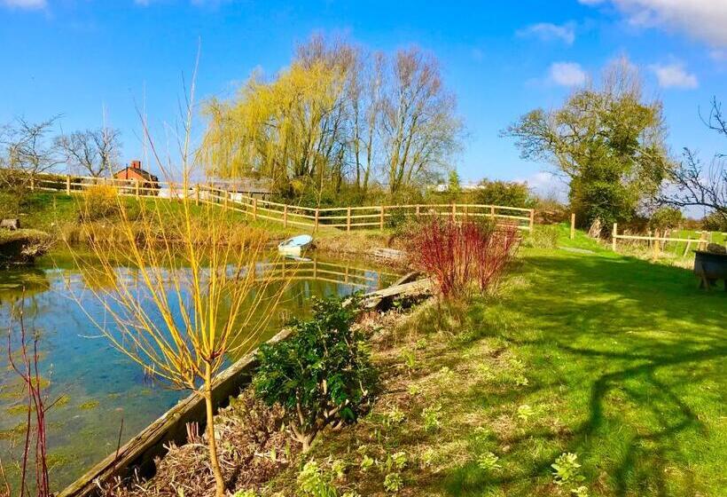 호텔 Lakeside Town Farm