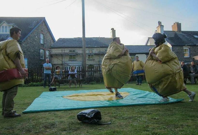 بنسيون The Penrhos Arms