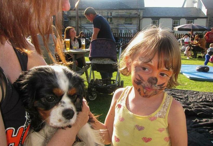 بنسيون The Penrhos Arms