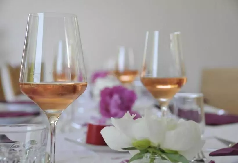 Majatalo Wein + Bett Wiedeck