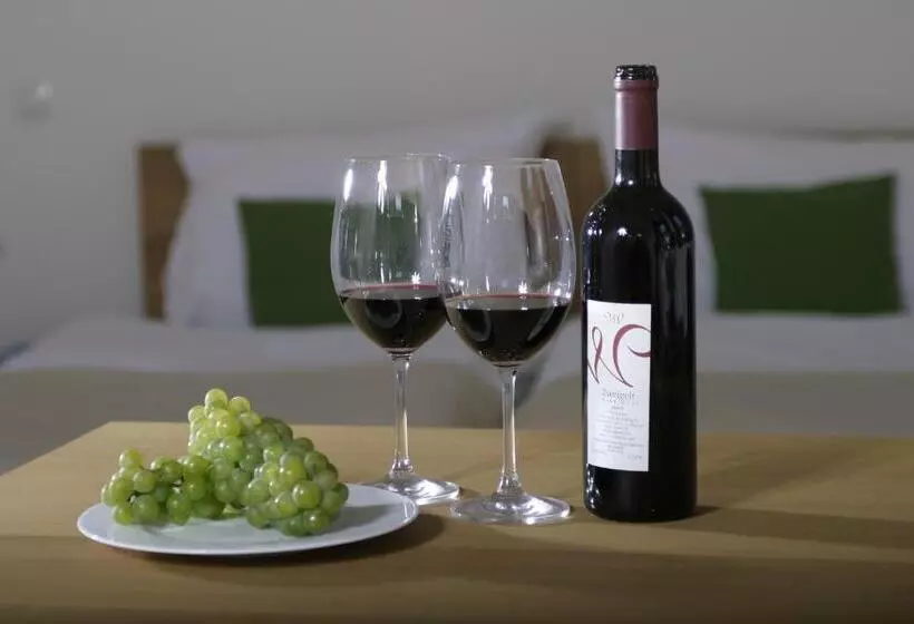 Majatalo Wein + Bett Wiedeck