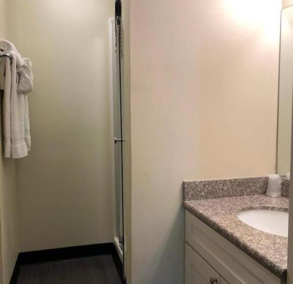 Sierra Crossing Motel