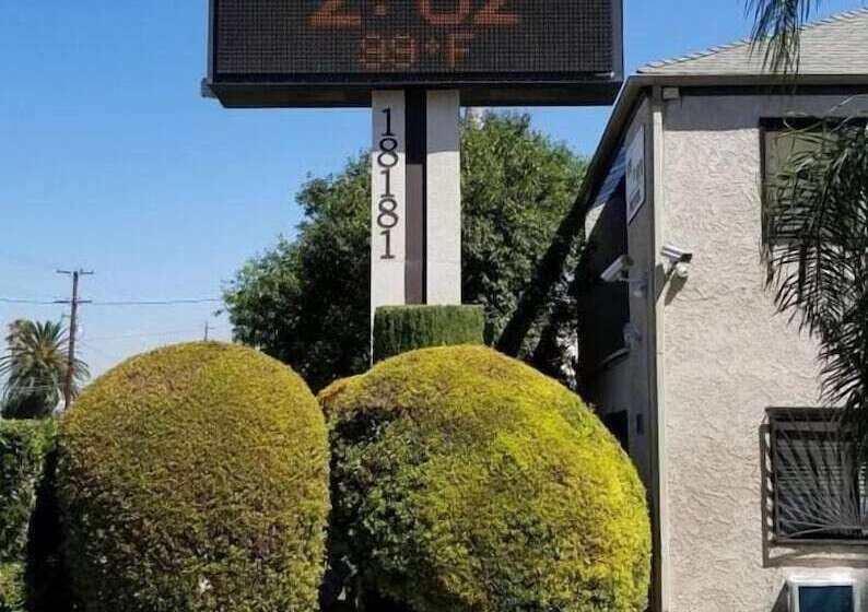 Sierra Crossing Motel