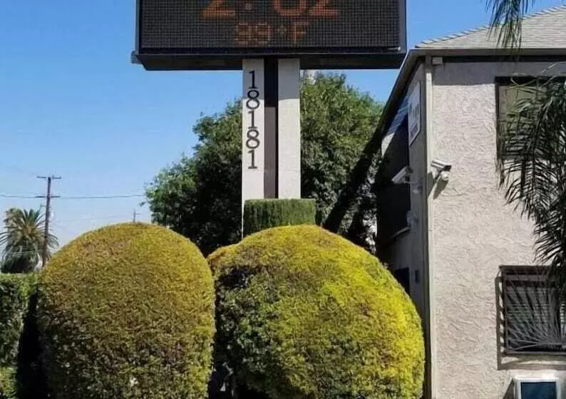 Sierra Crossing Motel