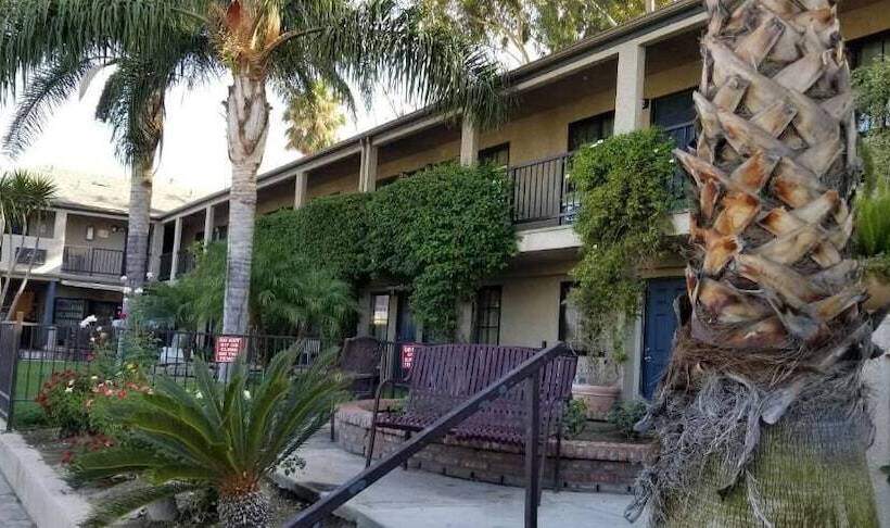 Sierra Crossing Motel