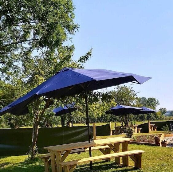 The Clifden Arms B&b