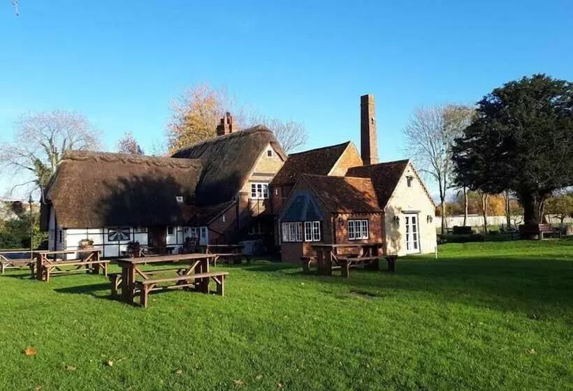 The Clifden Arms B&b