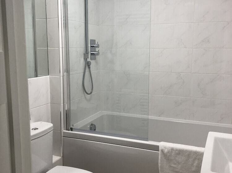 The Clifden Arms B&b