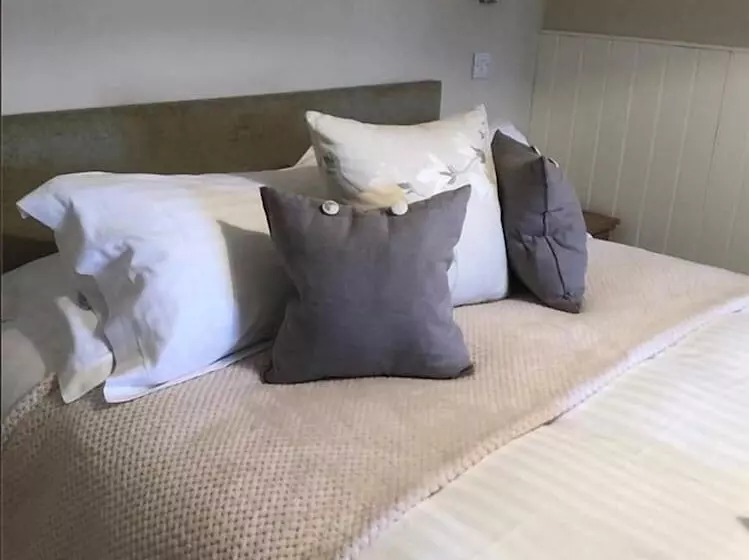 The Clifden Arms B&b