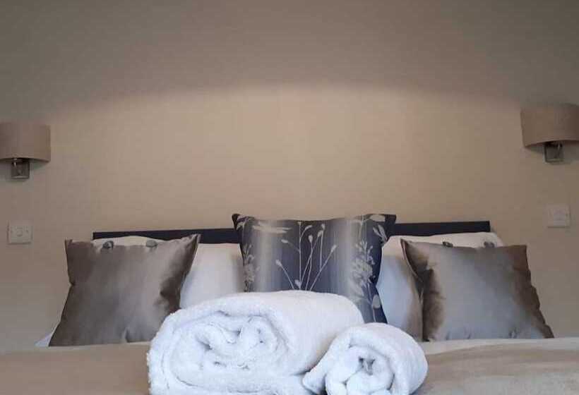 The Clifden Arms B&b