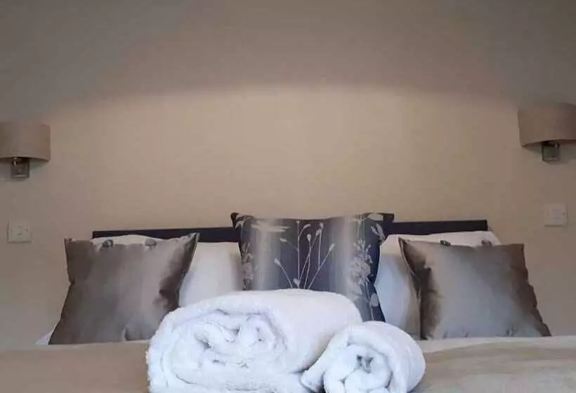 The Clifden Arms B&b