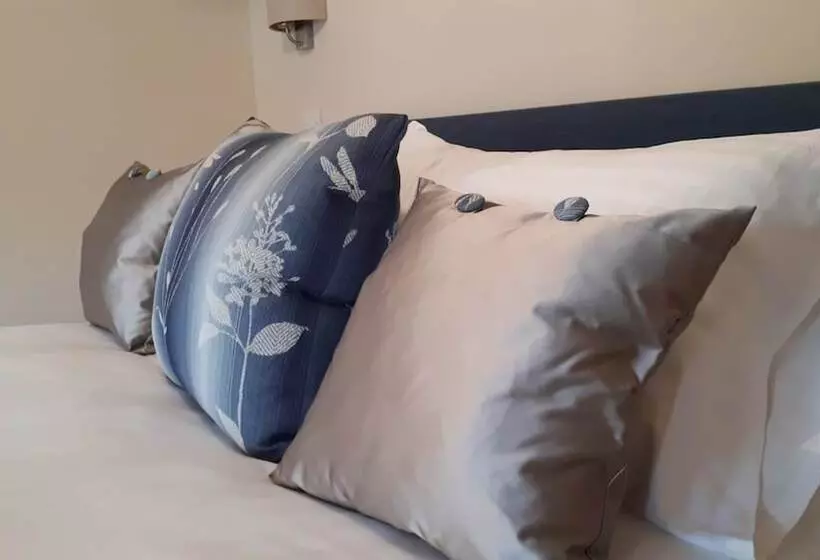 The Clifden Arms B&b